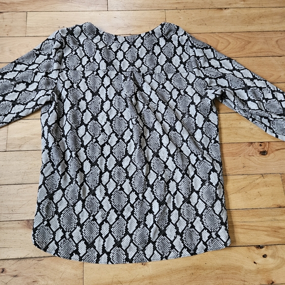 Michael Kors Snake Print Pattern Blouse - Picture 11 of 11